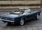 Ford Mustang cabriolet  Ford Mustang cabriolet, 17e traversée de Paris hivernale, 8 janvier 2017